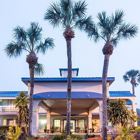 Quality Inn Tampa Lake Magdalene Exteriör bild