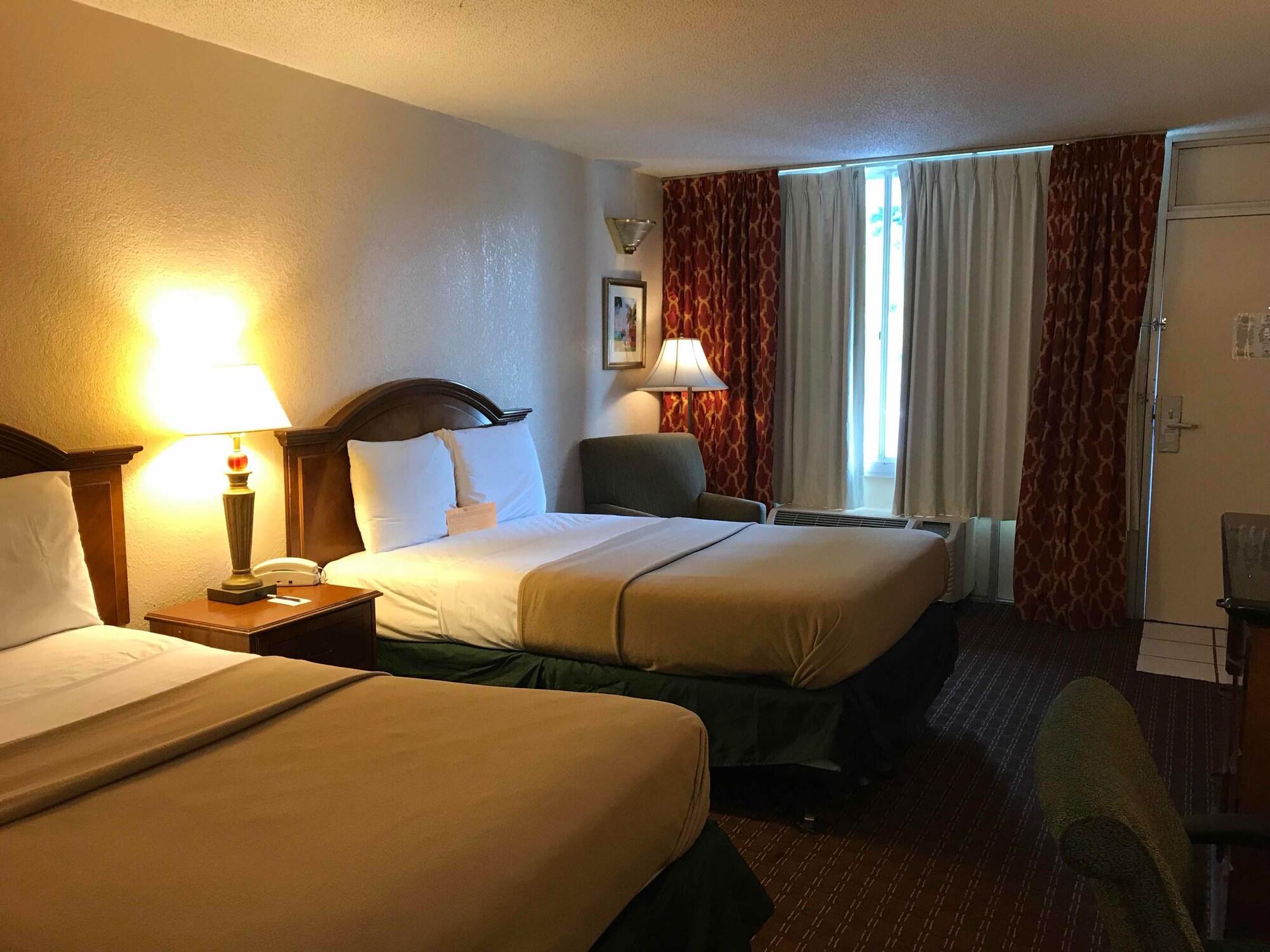 Quality Inn Tampa Lake Magdalene Exteriör bild