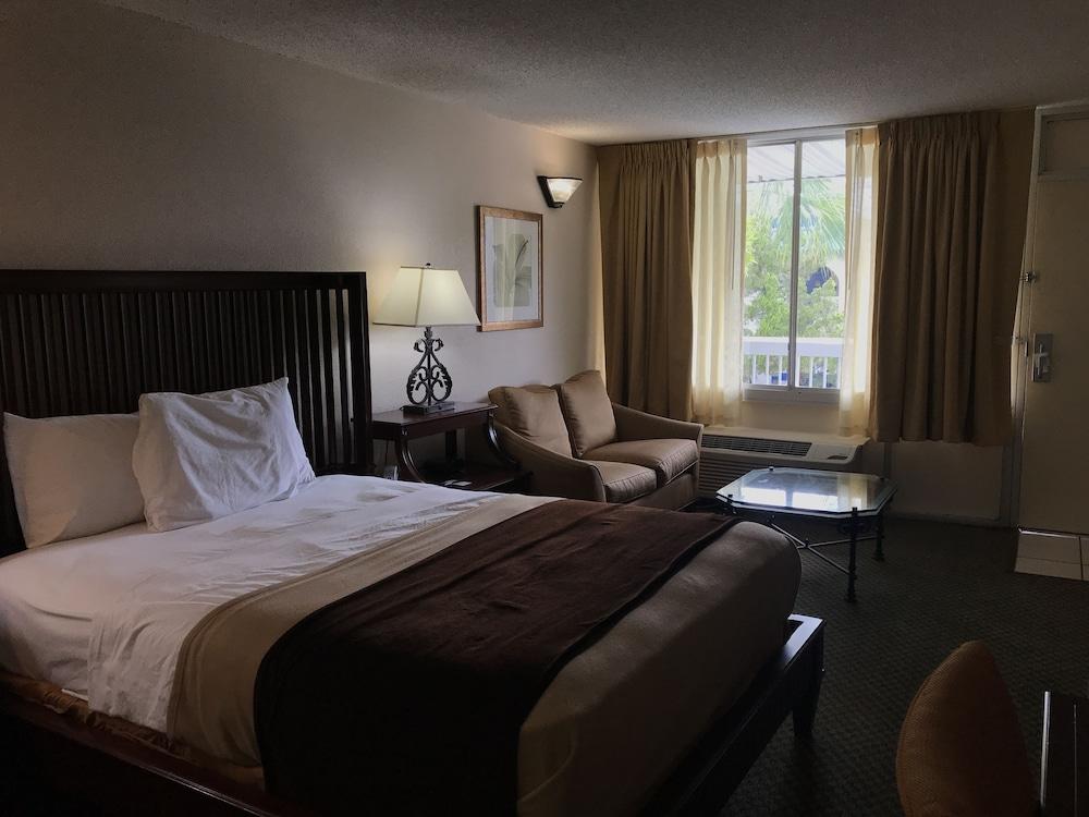 Quality Inn Tampa Lake Magdalene Exteriör bild