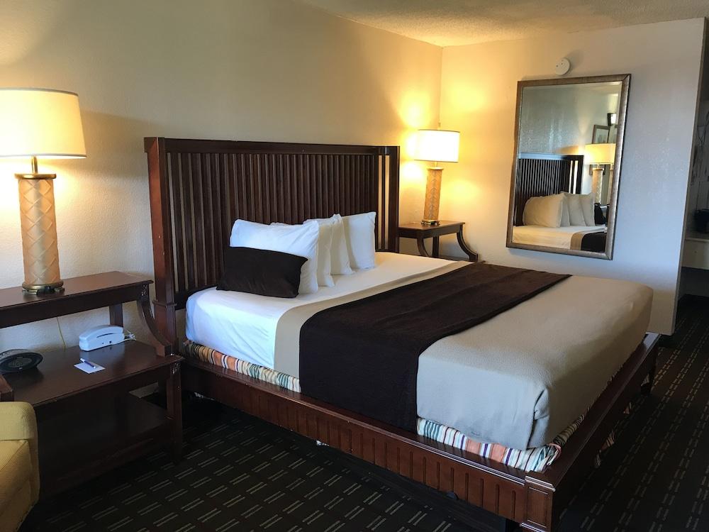 Quality Inn Tampa Lake Magdalene Exteriör bild