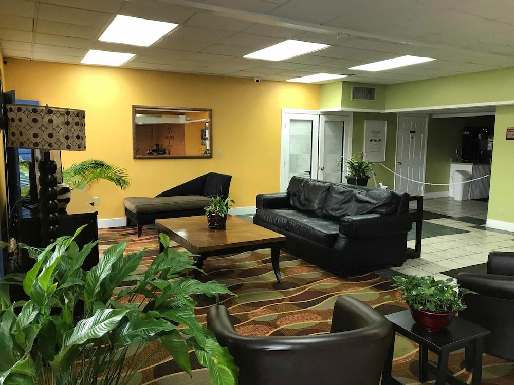 Quality Inn Tampa Lake Magdalene Exteriör bild