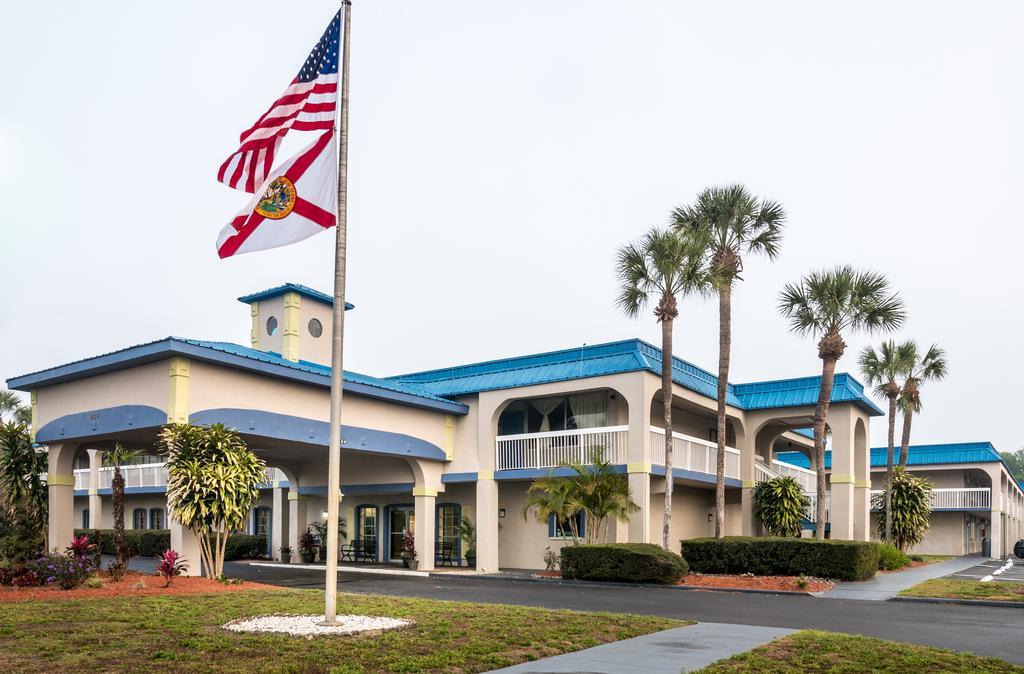 Quality Inn Tampa Lake Magdalene Exteriör bild
