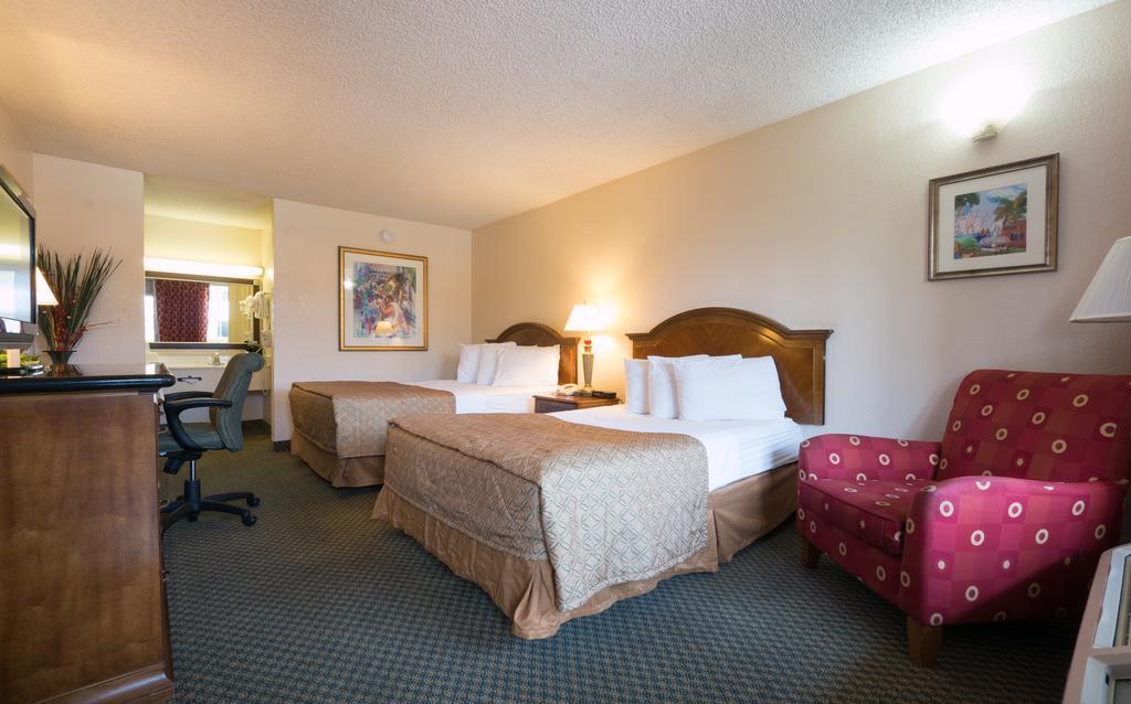 Quality Inn Tampa Lake Magdalene Exteriör bild