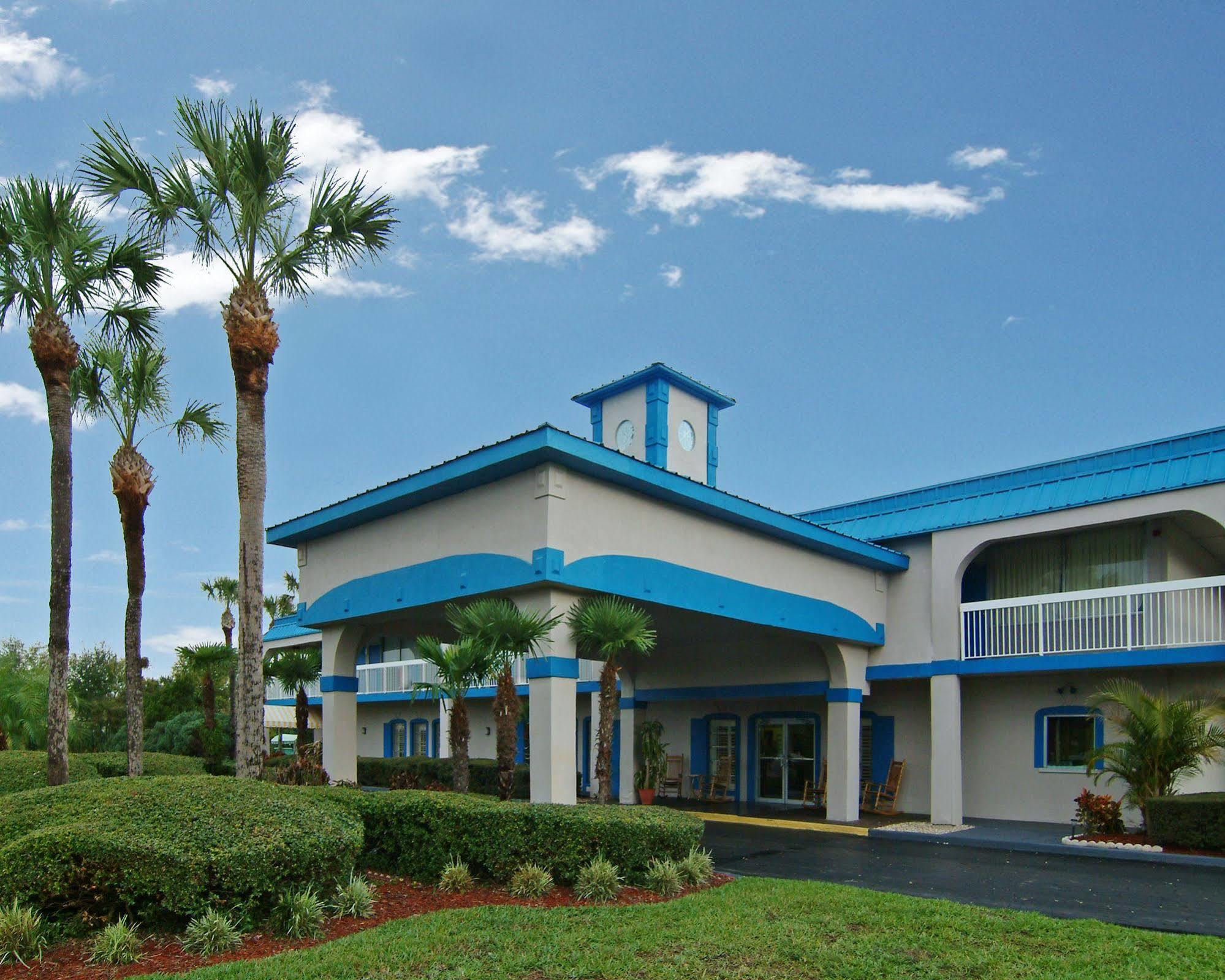 Quality Inn Tampa Lake Magdalene Exteriör bild